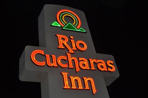 Rio Cucharas Inn Walsenburg Logo gambar